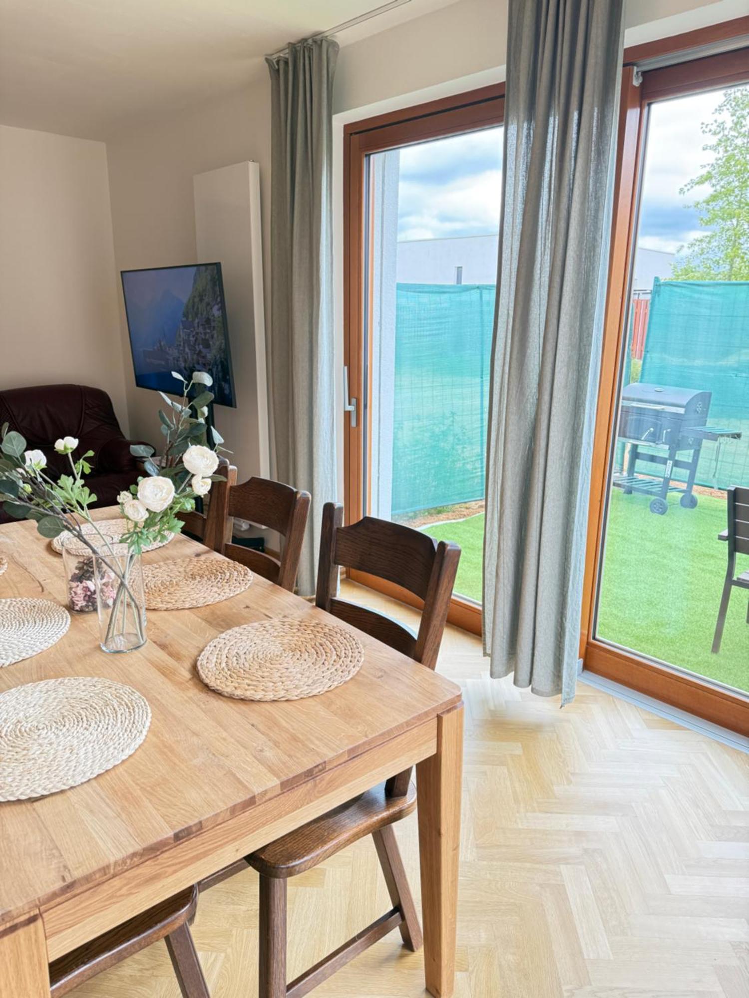 Familyvilla, New 4 Luxury Big Apartments, Parking Прага Екстериор снимка
