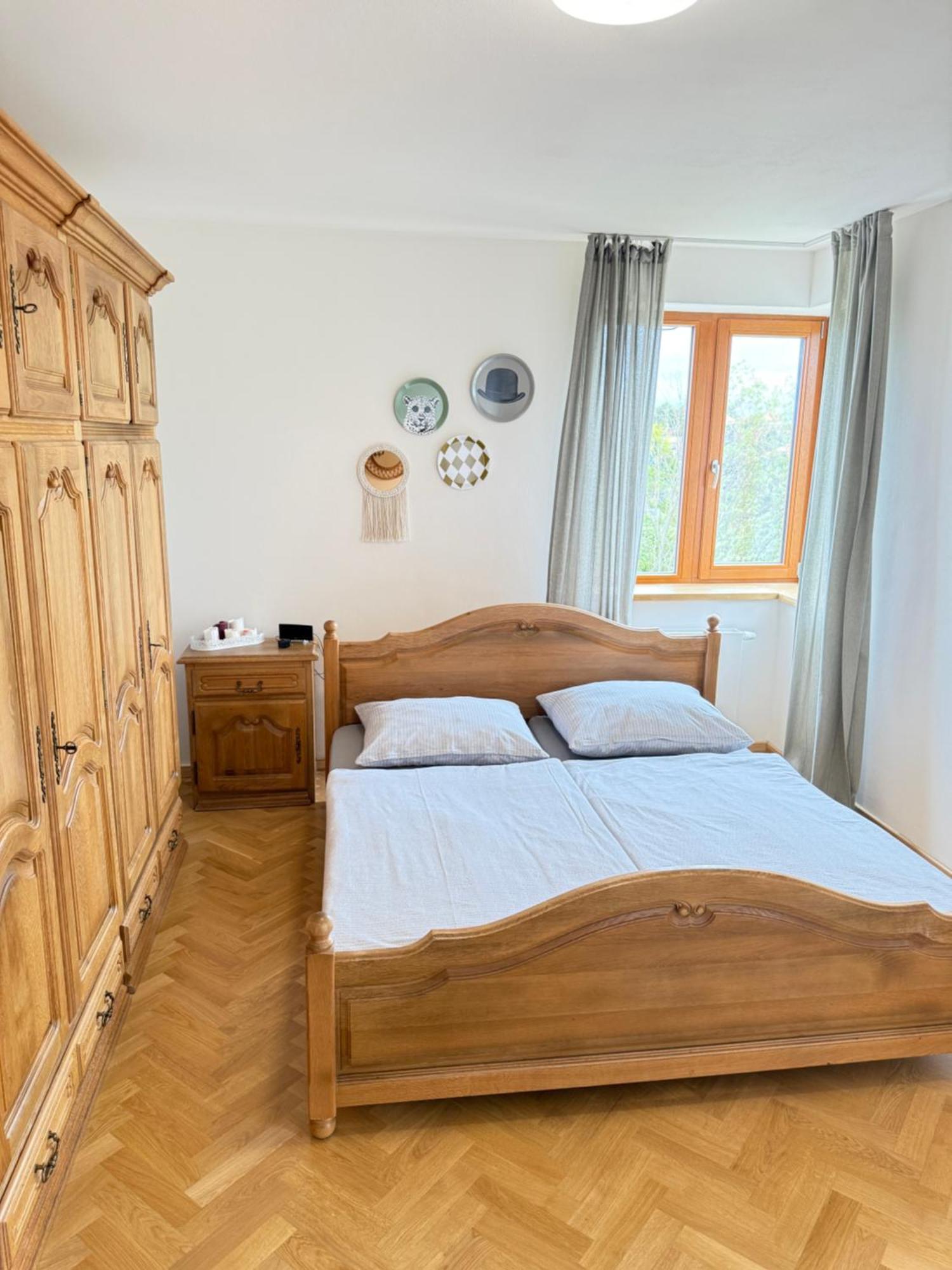 Familyvilla, New 4 Luxury Big Apartments, Parking Прага Екстериор снимка