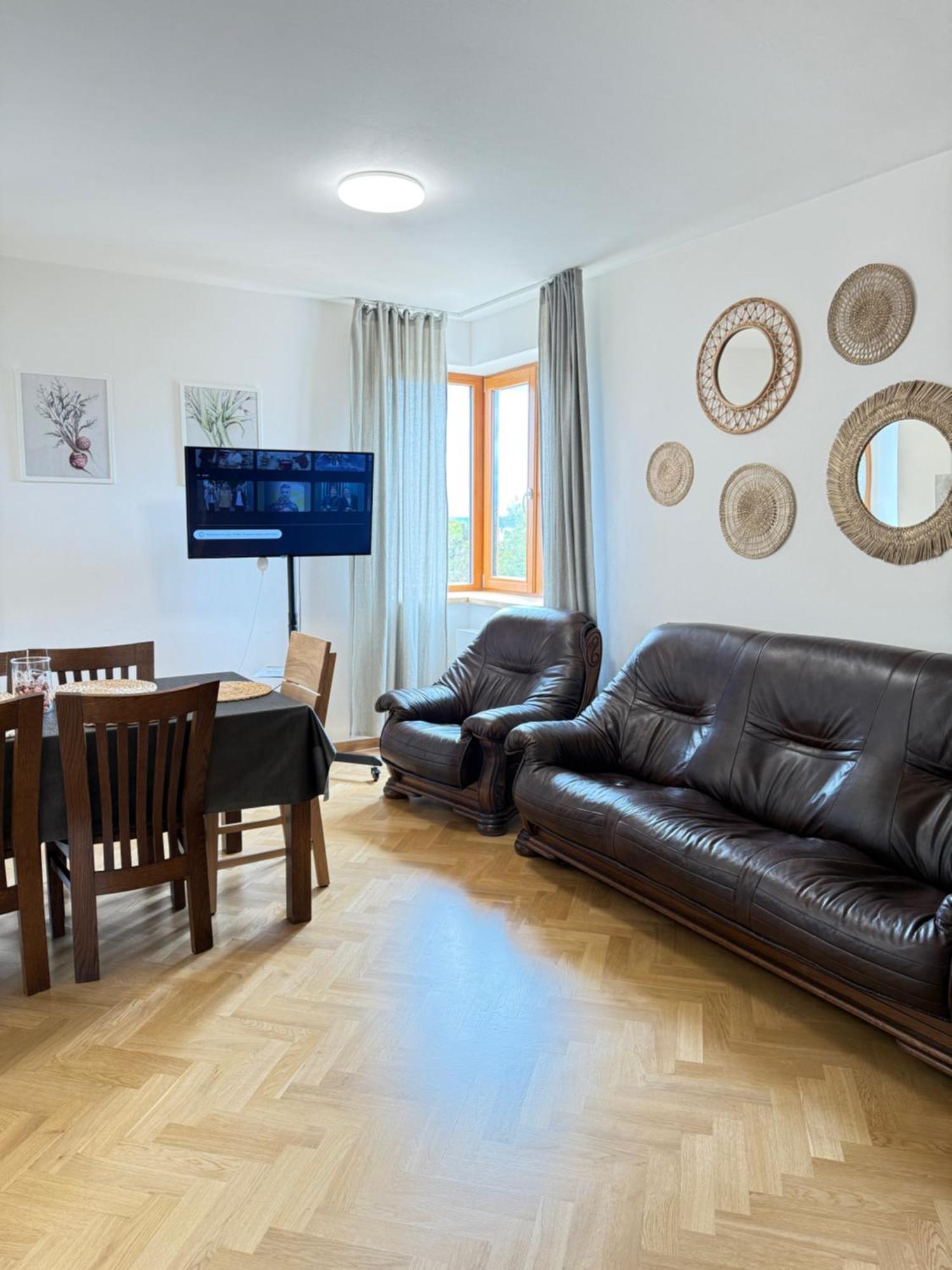 Familyvilla, New 4 Luxury Big Apartments, Parking Прага Екстериор снимка