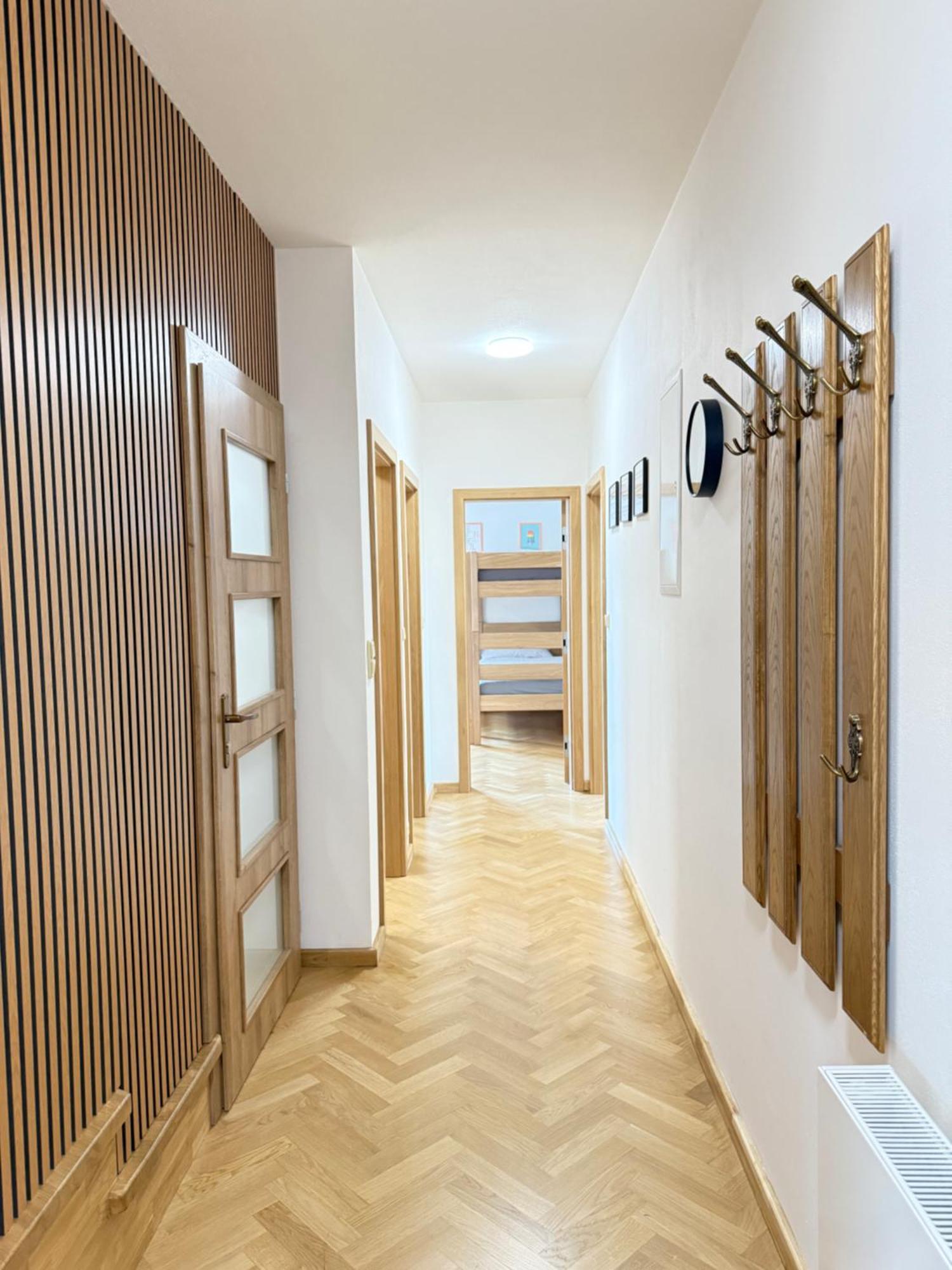 Familyvilla, New 4 Luxury Big Apartments, Parking Прага Екстериор снимка