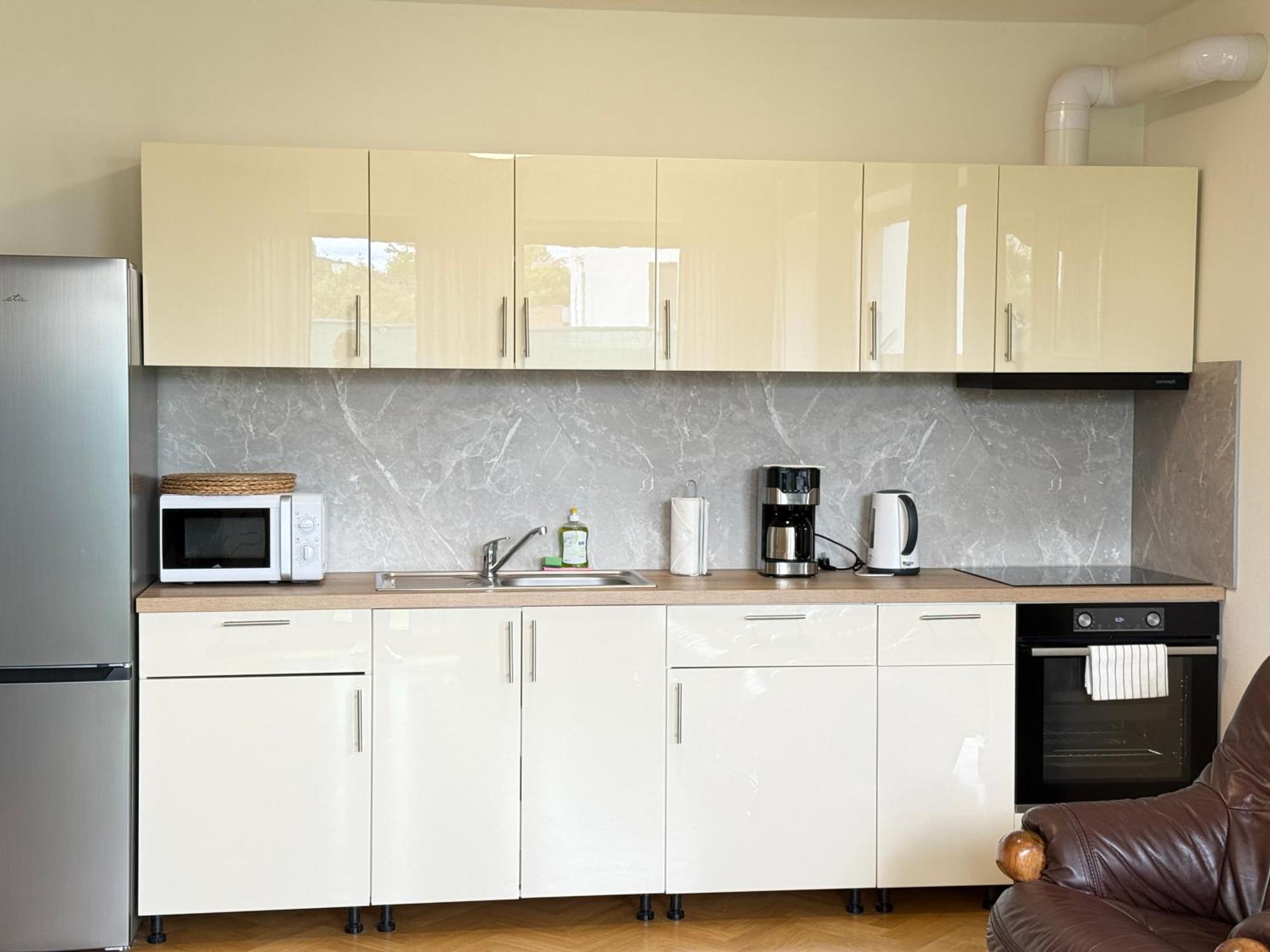 Familyvilla, New 4 Luxury Big Apartments, Parking Прага Екстериор снимка