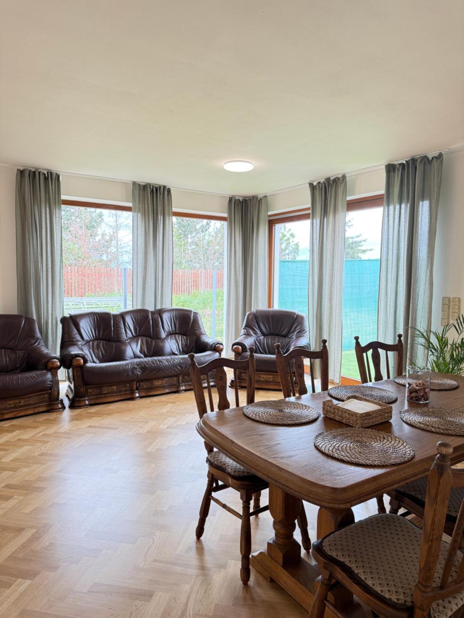 Familyvilla, New 4 Luxury Big Apartments, Parking Прага Екстериор снимка