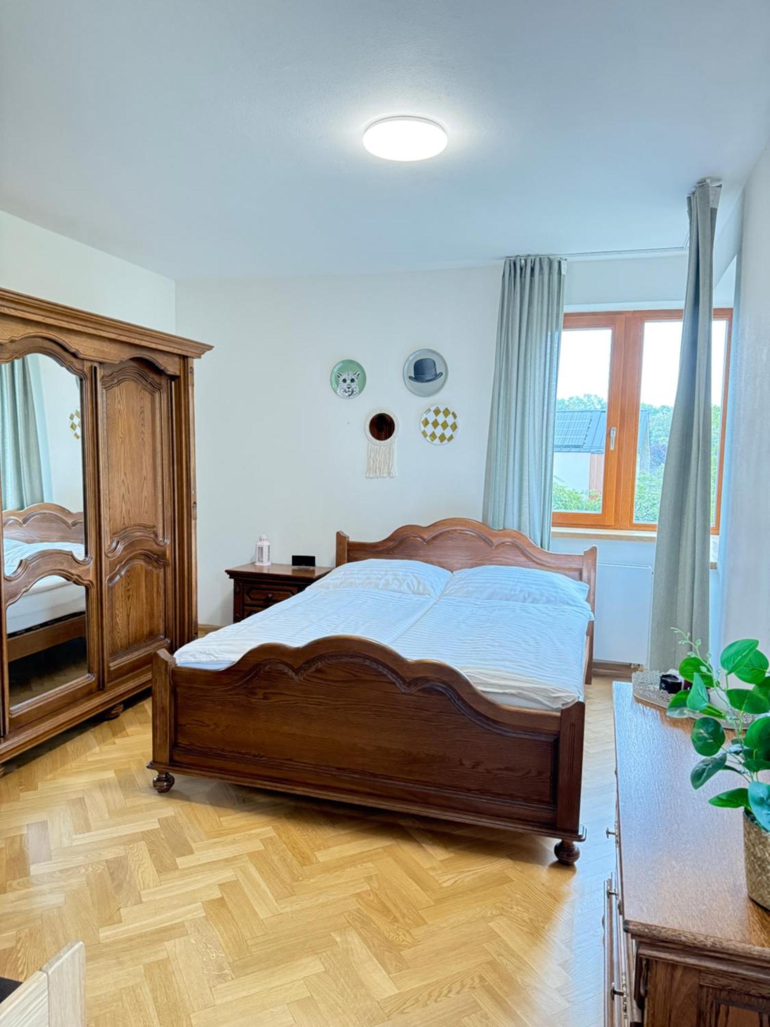 Familyvilla, New 4 Luxury Big Apartments, Parking Прага Екстериор снимка